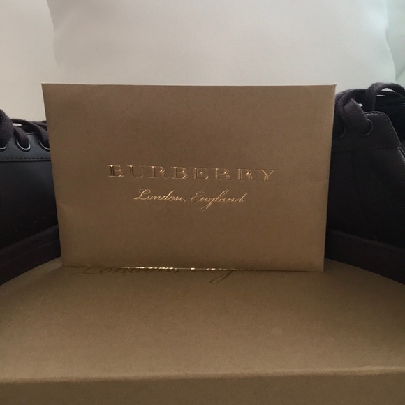 Burberry shoes - Picture 1 of 4